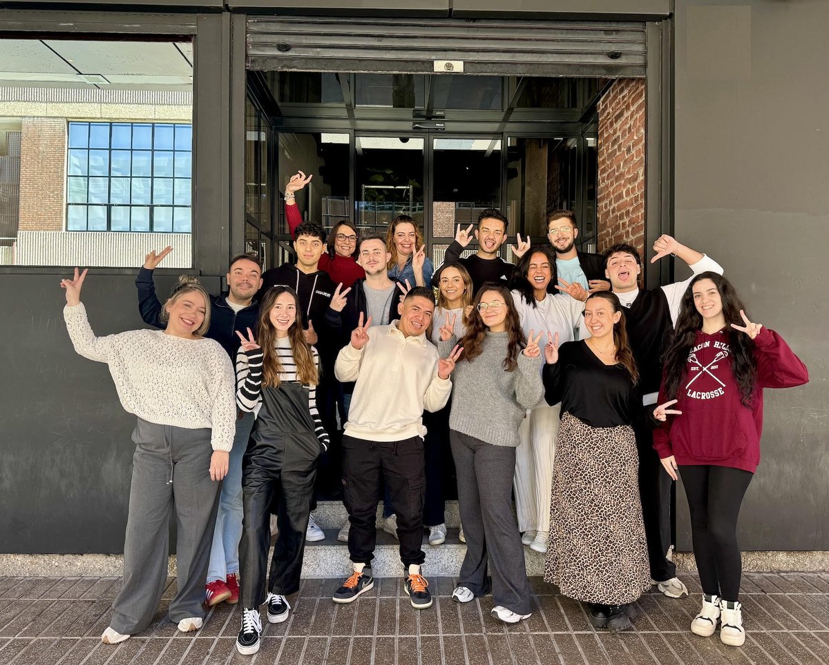 Hoy hemos terminado el curso de #CommunityManager con el #Equipo273 de <a href="/gnewsmktagency/">G-NewsMKT Agency</a> 🚀 en @aulacm

¡Solo puedo decir cosas buenas de ellos! Que son un grupo de gente maravillosa, solidaria, alegre, divertidos y con ganas de aprender

#Equipazo #NicePeople #AulaCM💙