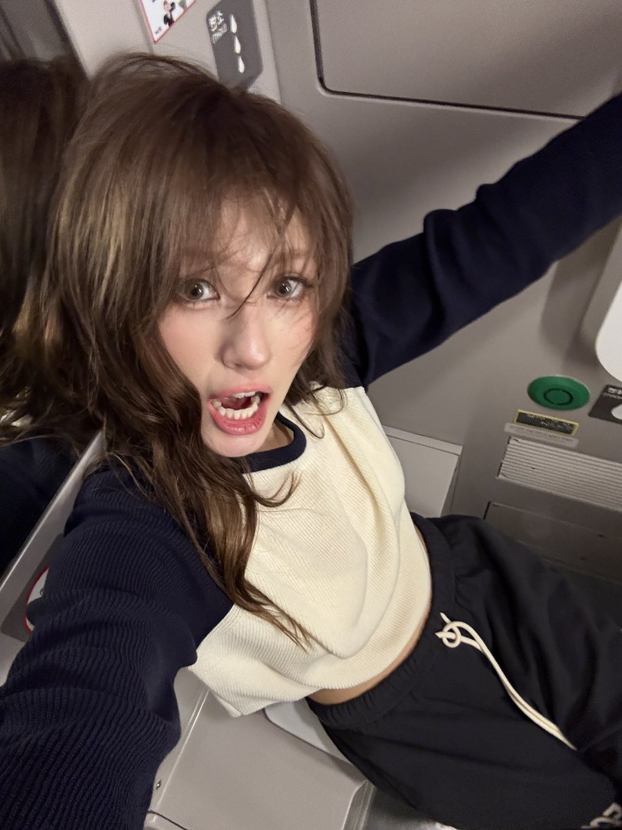 somi_official_'s tweet photo. Toilet selfie cuz im done for the day https://t.co/zar2UdslGr