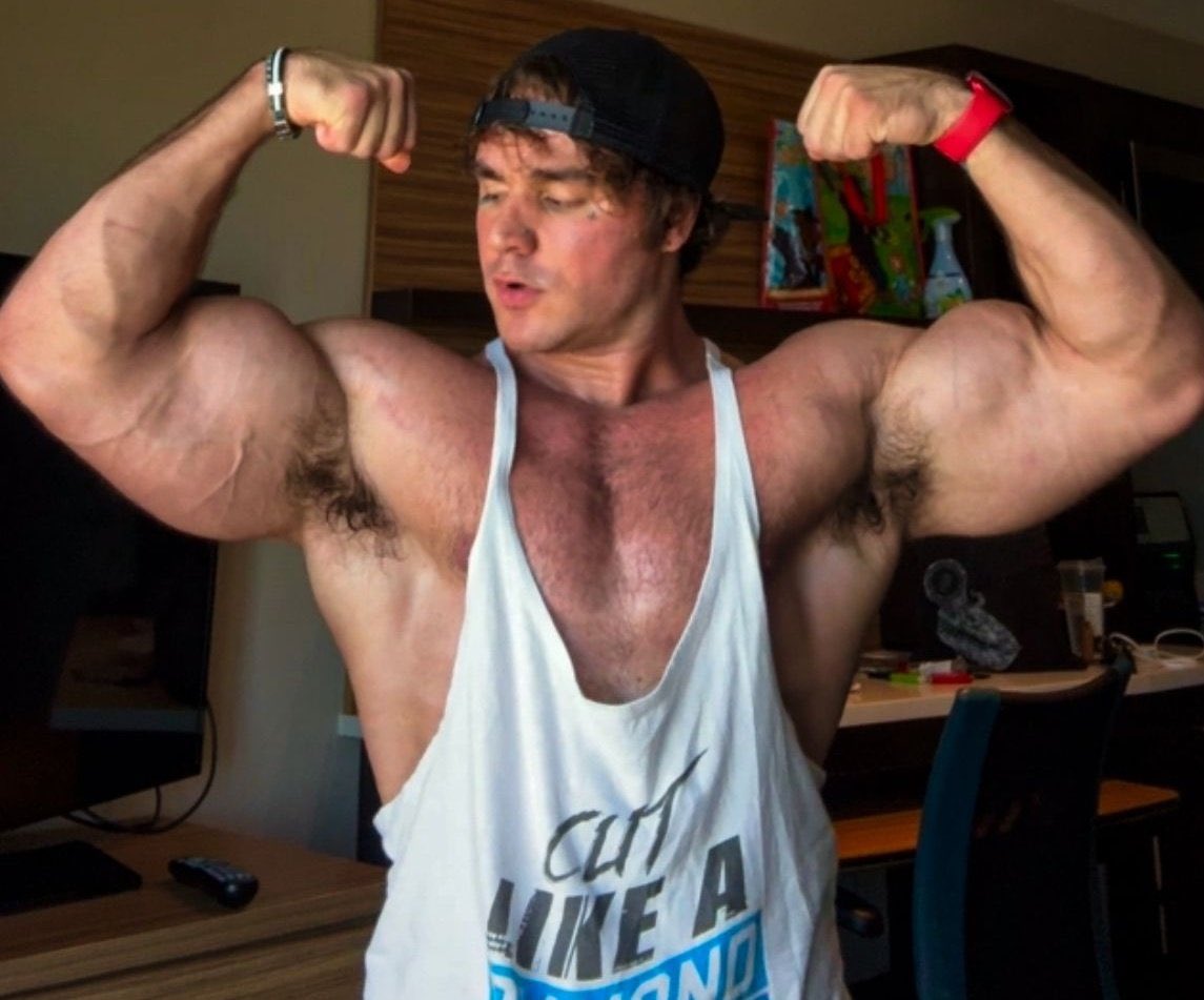 Retweet if my muscle growth melts your brain 😈