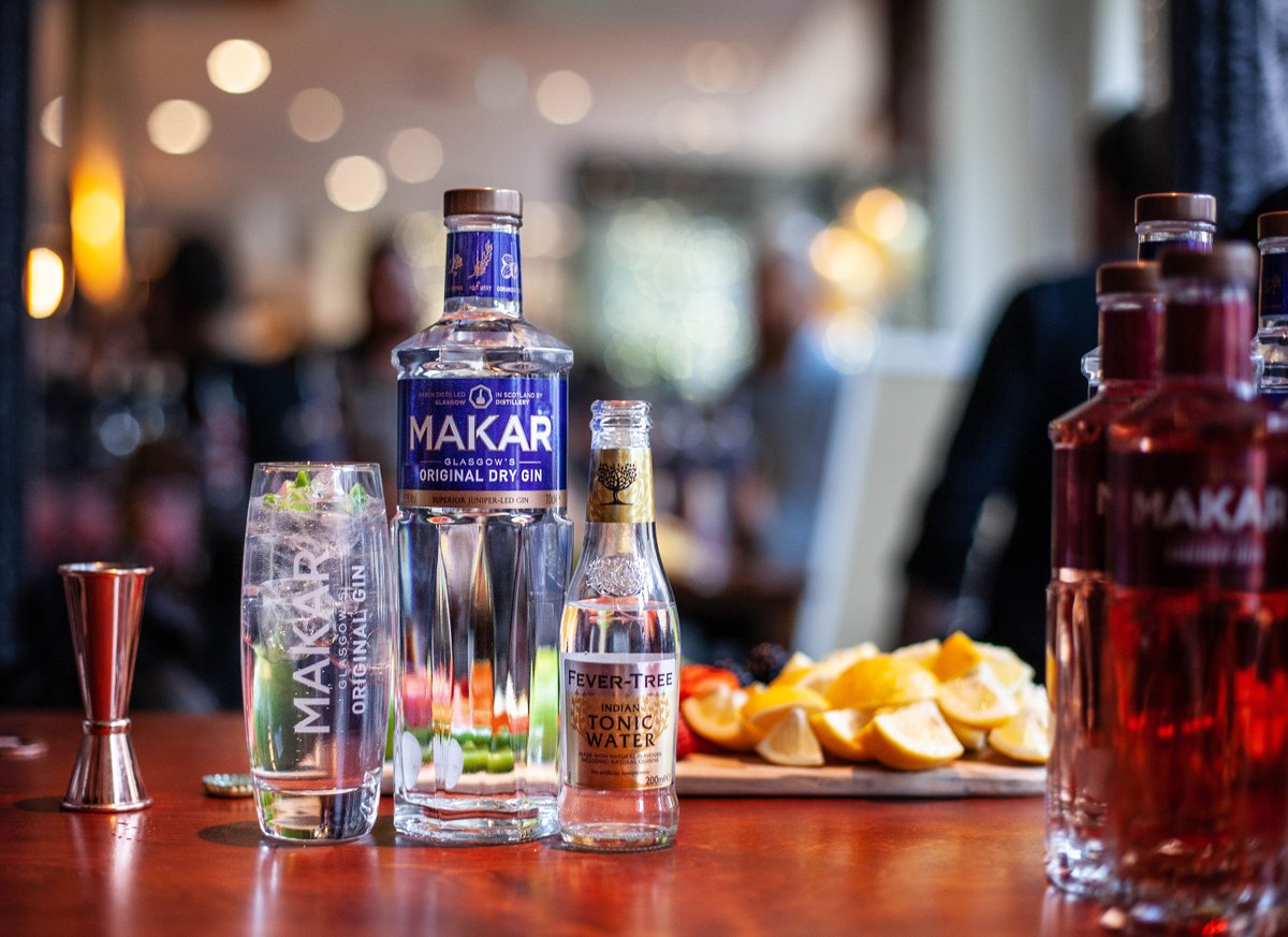 MakarGlasgowGin's tweet photo. Crafted with eight select botanicals, including angelica root, rosemary, black pepper, and juniper berries at the heart, Makar Original Dry Gin captures the spirit and vibrancy of our city.

https://t.co/Si5nEQLt3T https://t.co/nqtcoiPens