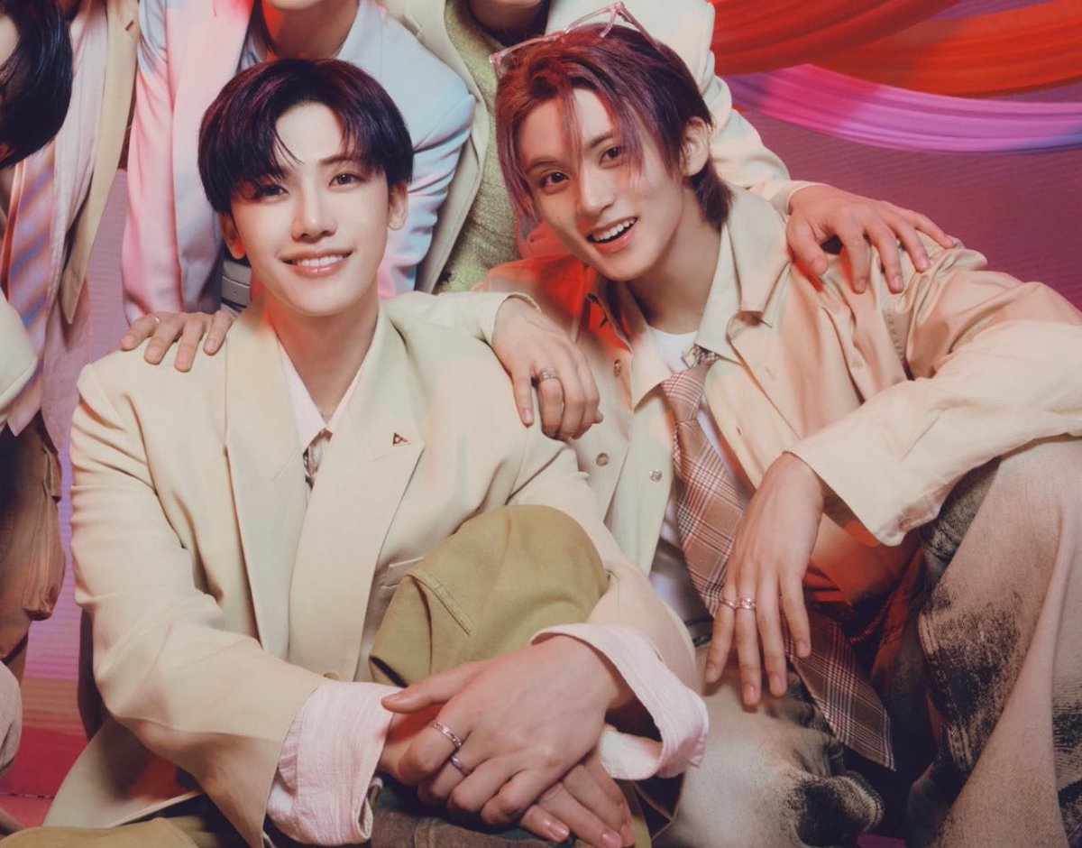 withmarkmin's tweet photo. 6/11/24 - มือพี่ม้าคอยู่ตรงไ��นน้อ

#markmin #맠잼 https://t.co/GtUsqHq2Ic