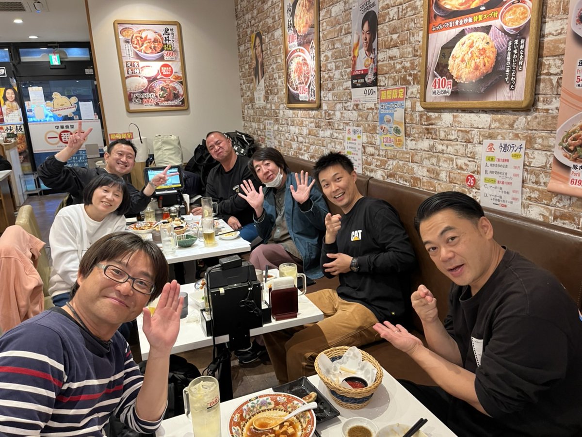 usagimotituki's tweet photo. アケッパナシサヨナラ元気丸SPありがとうございました！
本当に多くの方々に来ていただいて大感謝！
今まで我々を見ていただいた方々にも大感謝！
差し入れも沢山ありがとうございます。
ちなみにですが私は続けます！(笑)
この先は酷道？でも技術士も取るし、笑いも取るのでよろしくお願いします！ https://t.co/HNNBhCHPIu