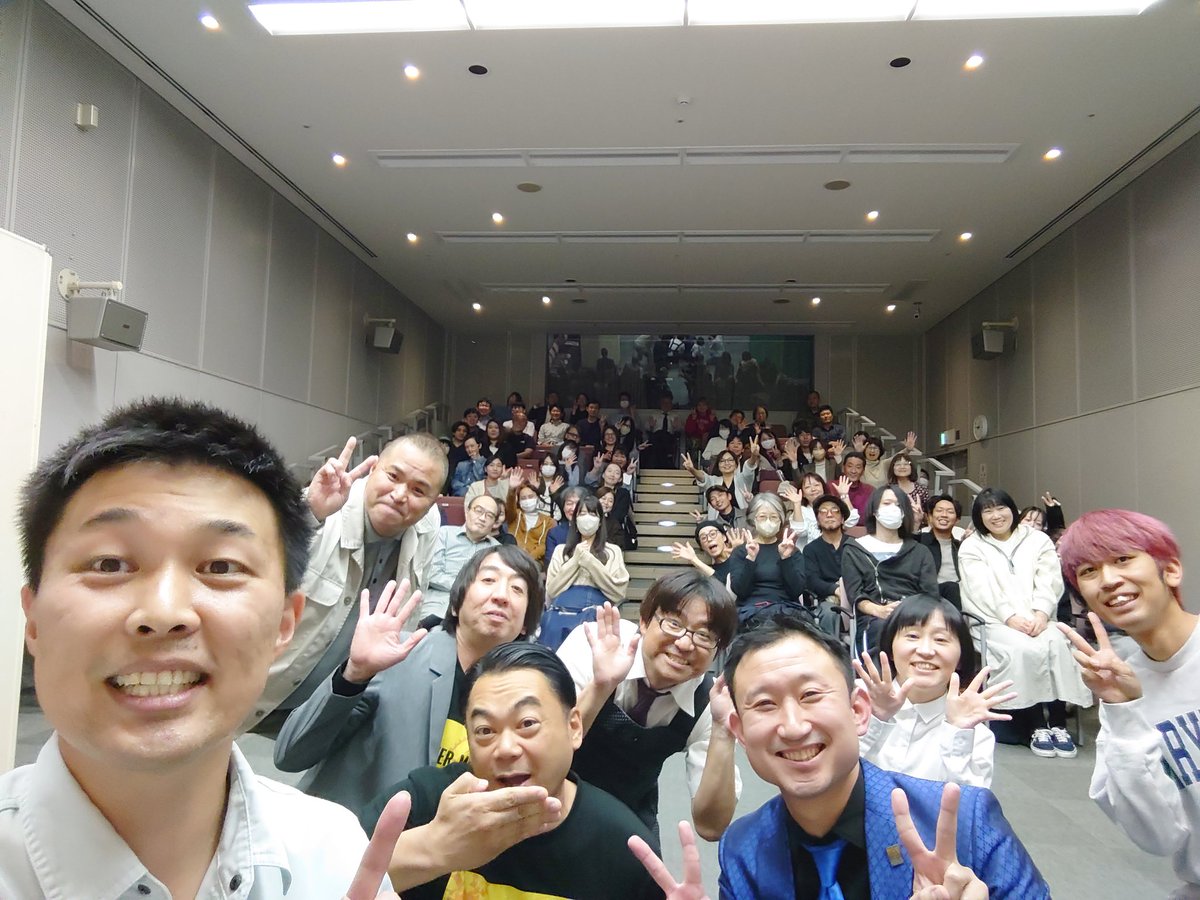 usagimotituki's tweet photo. アケッパナシサヨナラ元気丸SPありがとうございました！
本当に多くの方々に来ていただいて大感謝！
今まで我々を見ていただいた方々にも大感謝！
差し入れも沢山ありがとうございます。
ちなみにですが私は続けます！(笑)
この先は酷道？でも技術士も取るし、笑いも取るのでよろしくお願いします！ https://t.co/HNNBhCHPIu