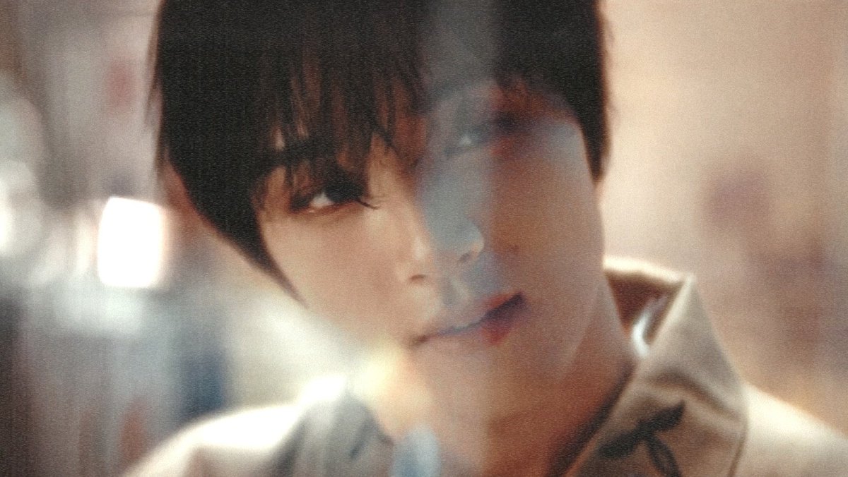 haechanprints's tweet photo. flying kiss haechan. https://t.co/Xmu2hlfTU9