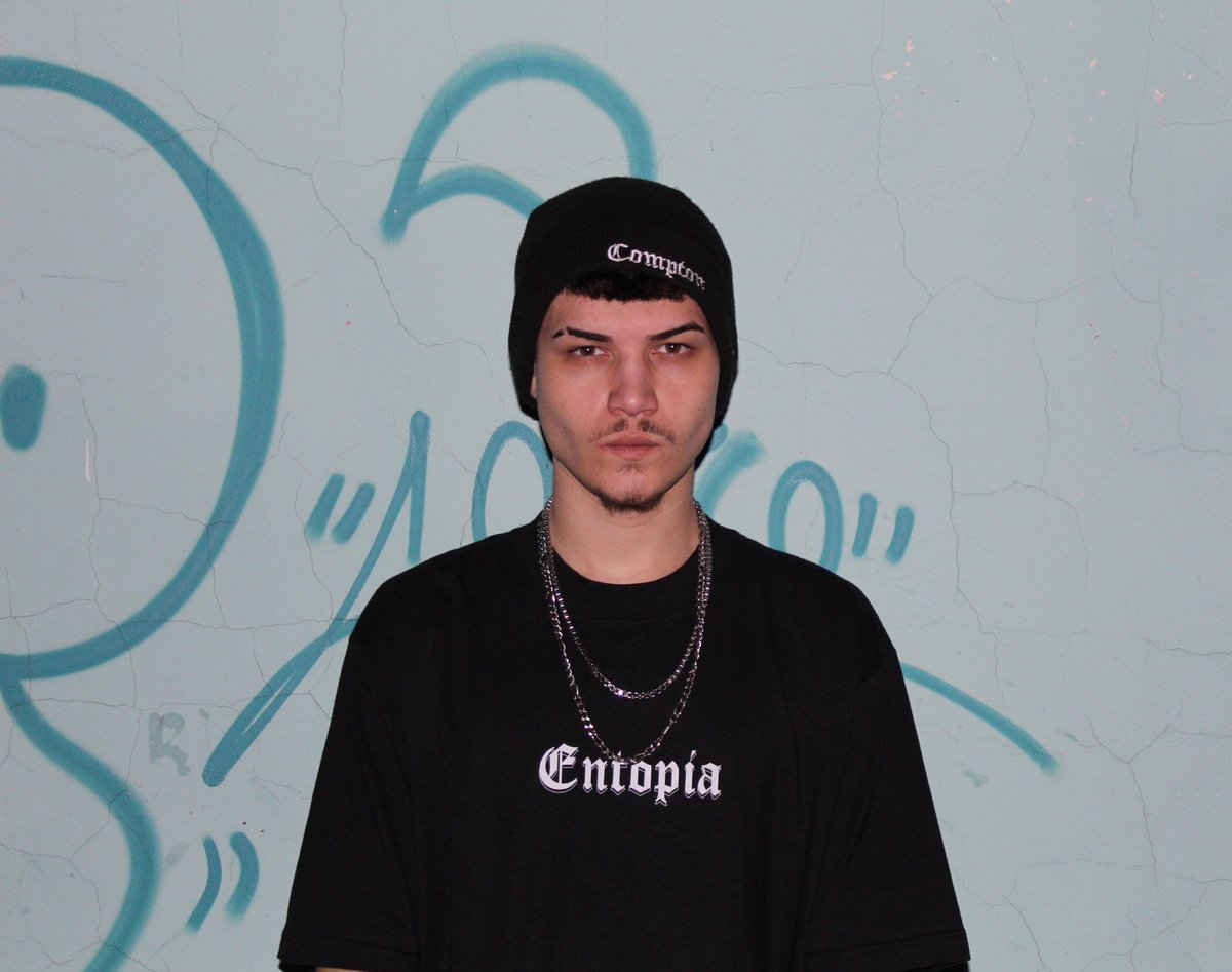EntopiaUnder's tweet photo. Entopia Underground acaba de iniciar uma nova etapa, e hoje temos o prazer de anunciar a primeira coleção da nossa marca de roupas, os modelos já estão disponíveis para a aquisição e para mais informações entrar em nosso instagram @entopia.underground https://t.co/gjJ7qmjbSN