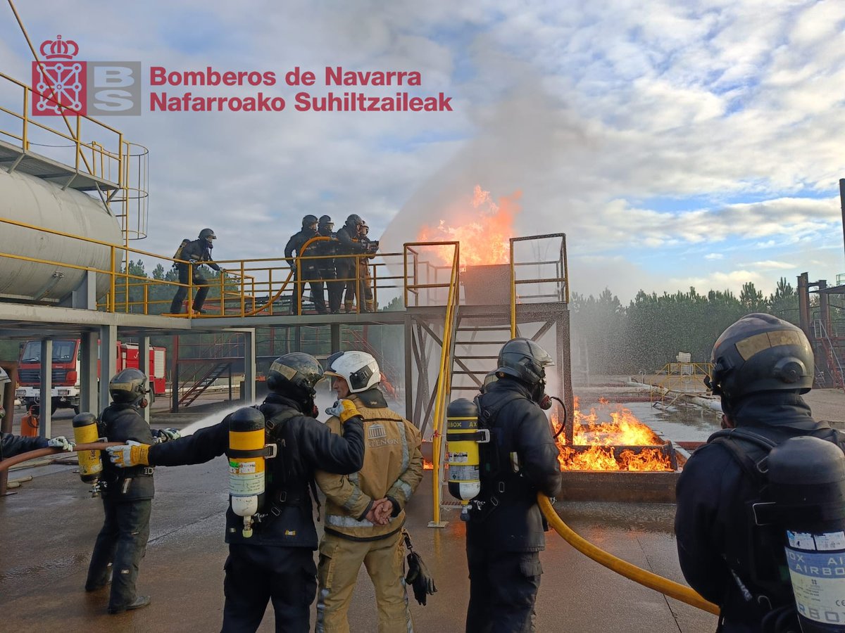 Bomberos y Bomberas – Suhiltzaileak tweet media