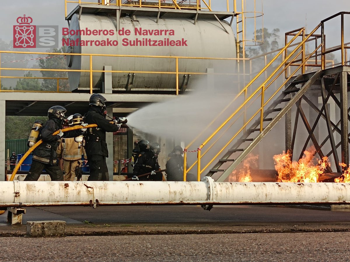 Bomberos y Bomberas – Suhiltzaileak tweet media