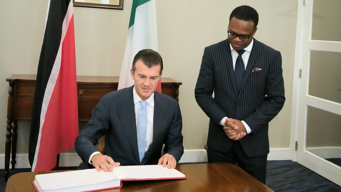 ItalyMFA's tweet photo. Trinidad e Tobago | Il SdS @GiorgioSilli ha incontrato il Ministro degli Affari Esteri e #CARICOM, @AmeryABrowne. Confermata la volontà comune di rilanciare ulteriormente le relazioni bilaterali 🇮🇹🇹🇹 in ambito politico ed economico. https://t.co/MRvQBprJl5