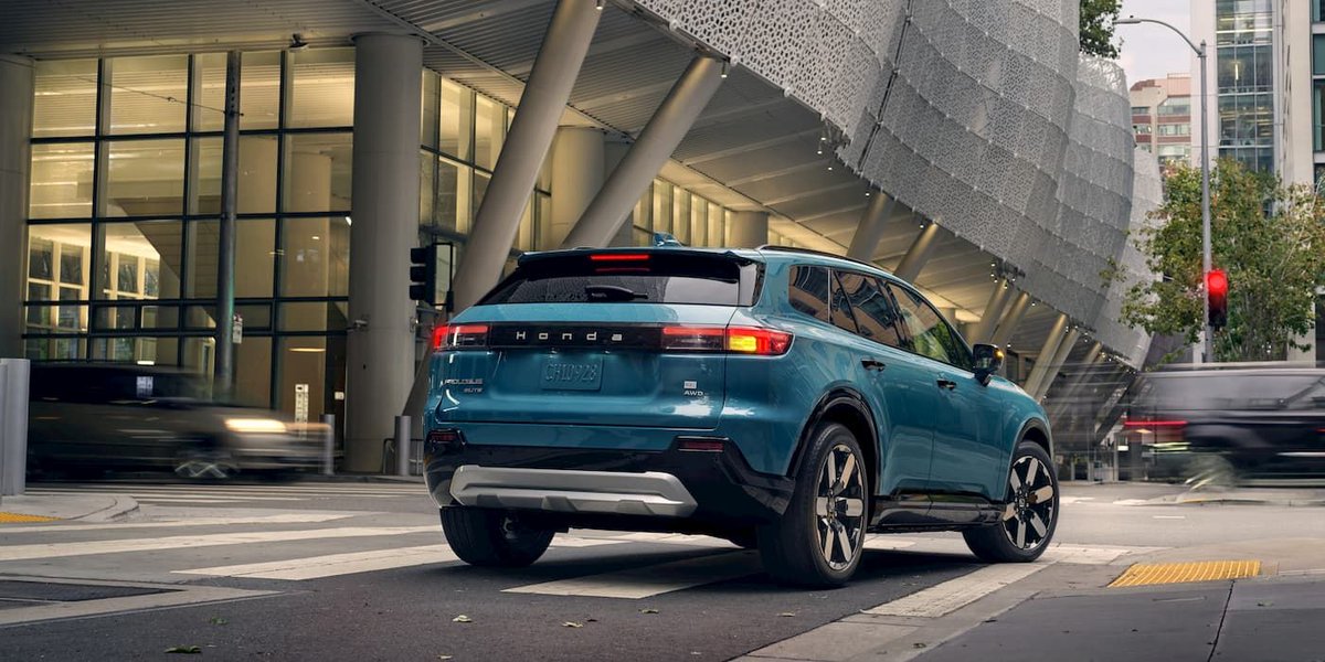 TrendingNowEV's tweet photo. Honda’s first electric SUV, the Prologue, is already a top-selling EV in the US 💸

The electric SUV was the fifth best-selling EV in the US, with sales topping 12,600 in the third quarter.

Check out the full article on Electrek: https://t.co/HeLOpn1hng

#ev #honda https://t.co/qVQhMn0Pkz