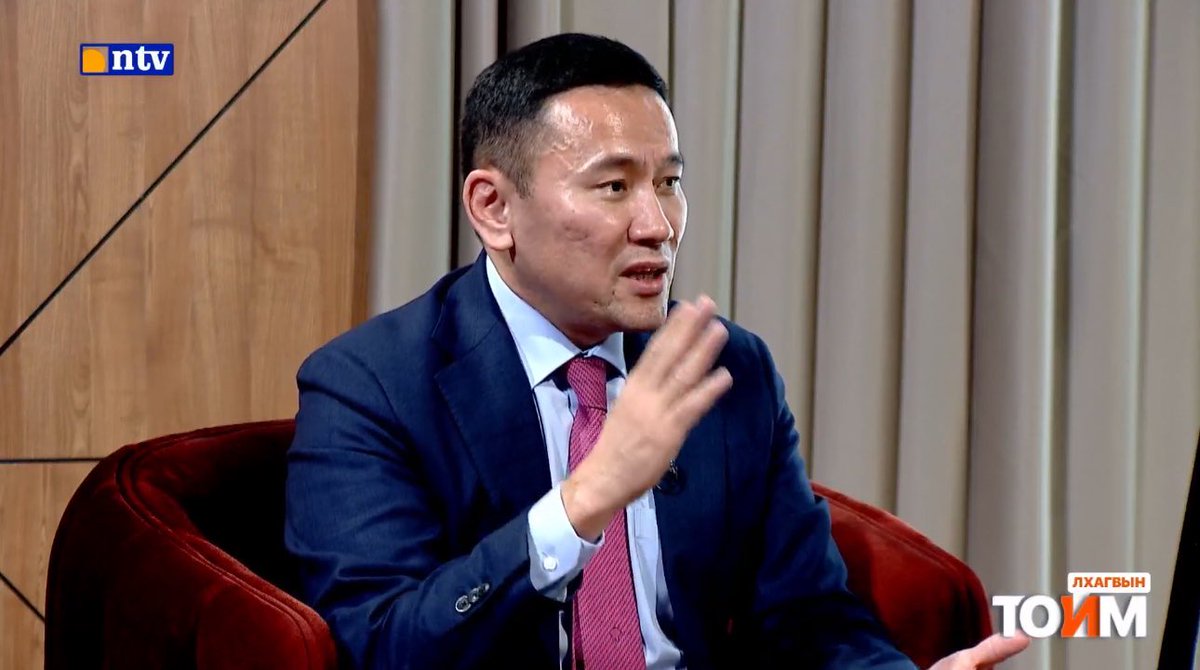 Мэдлэг, боловсрол, сэтгэл гурваараа үлгэрлэж үзүүлэхийг хүмүүжил, зангараг гэнэ.
Энэ залуу дотортой юм байна!