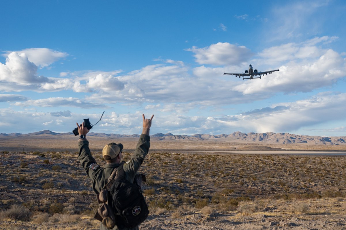 USNationalGuard's tweet image. .@IDNationalGuard Airmen tested their evasion and evacuation skills during a downed pilot exercise. Simulating real-world scenarios through training like this ensures our Guardsmen are ready for anything!

📸flic.kr/s/aHsjqABBSz