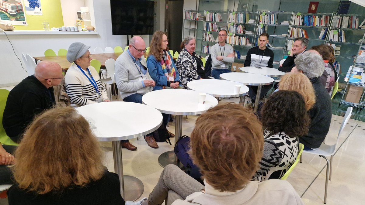Au nombre de 49 en France 🇫🇷, les centres #EuropeDirect sont à votre disposition pour répondre à toutes vos questions sur l'Europe 🇪🇺 

Nous sommes ravis d'accueillir l'ensemble du réseau français cette semaine à Paris pour 3 jours de formation &amp; d'échanges 🙋

Bienvenue ! 👋