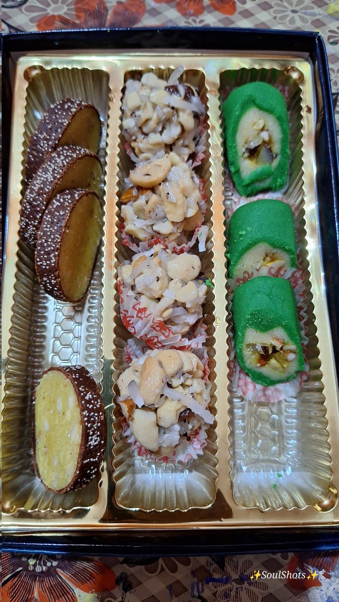 “iss saal ka safar kuch yun guzar gaya,
 kuch apne anjaane ho gye,
 kuch anjaano ko apna kar gaya.”