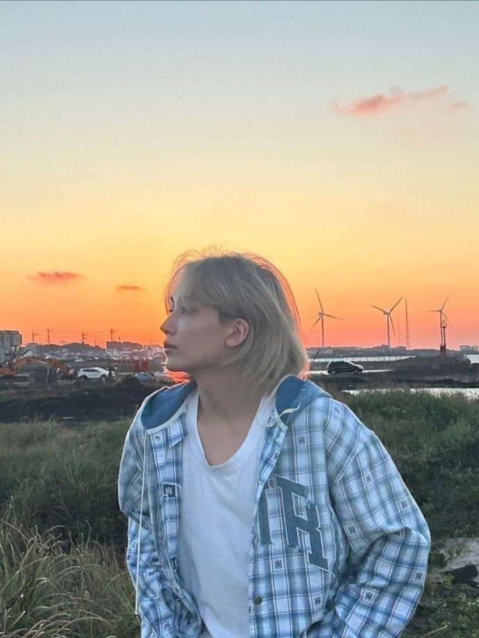 D-42. Just you, me and the sunset🌇
#JEONGHAN