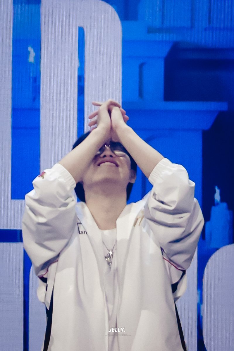 jellyoney's tweet photo. 241102 WORLDS 2024
🫳🐯
#Worlds2024 
#ONER #오너 #문현준 https://t.co/wAc7HGlYmN