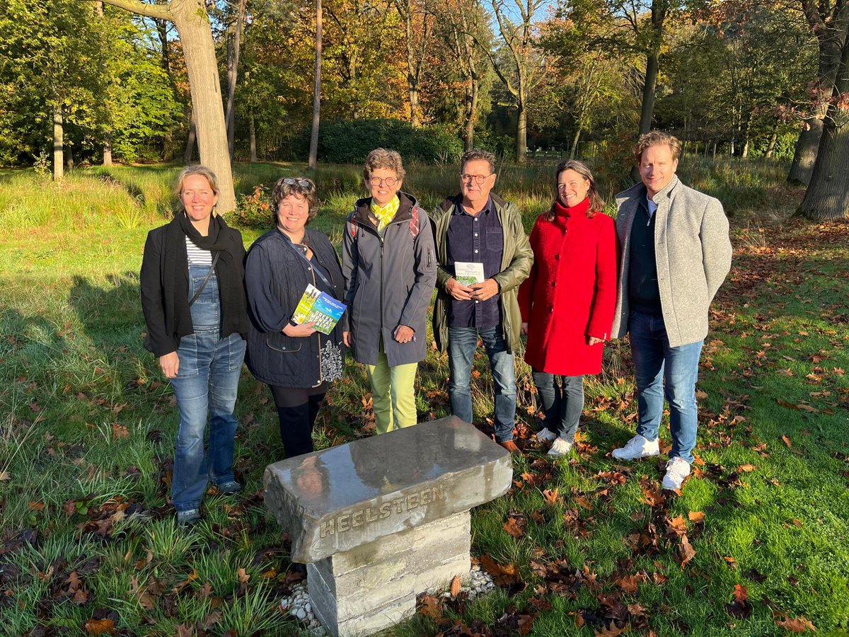 Tijdens het inspirerend werkbezoek bewandelden de fractie het ‘breinpad ‘op het GgzE-terrein in Eindhoven. Het is speciaal ontworpen om de natuur in te zetten voor herstel van cliënten en bewoners van de GgzE. 

 <a href="/GGzE/">GGZE</a>  #Eindhoven