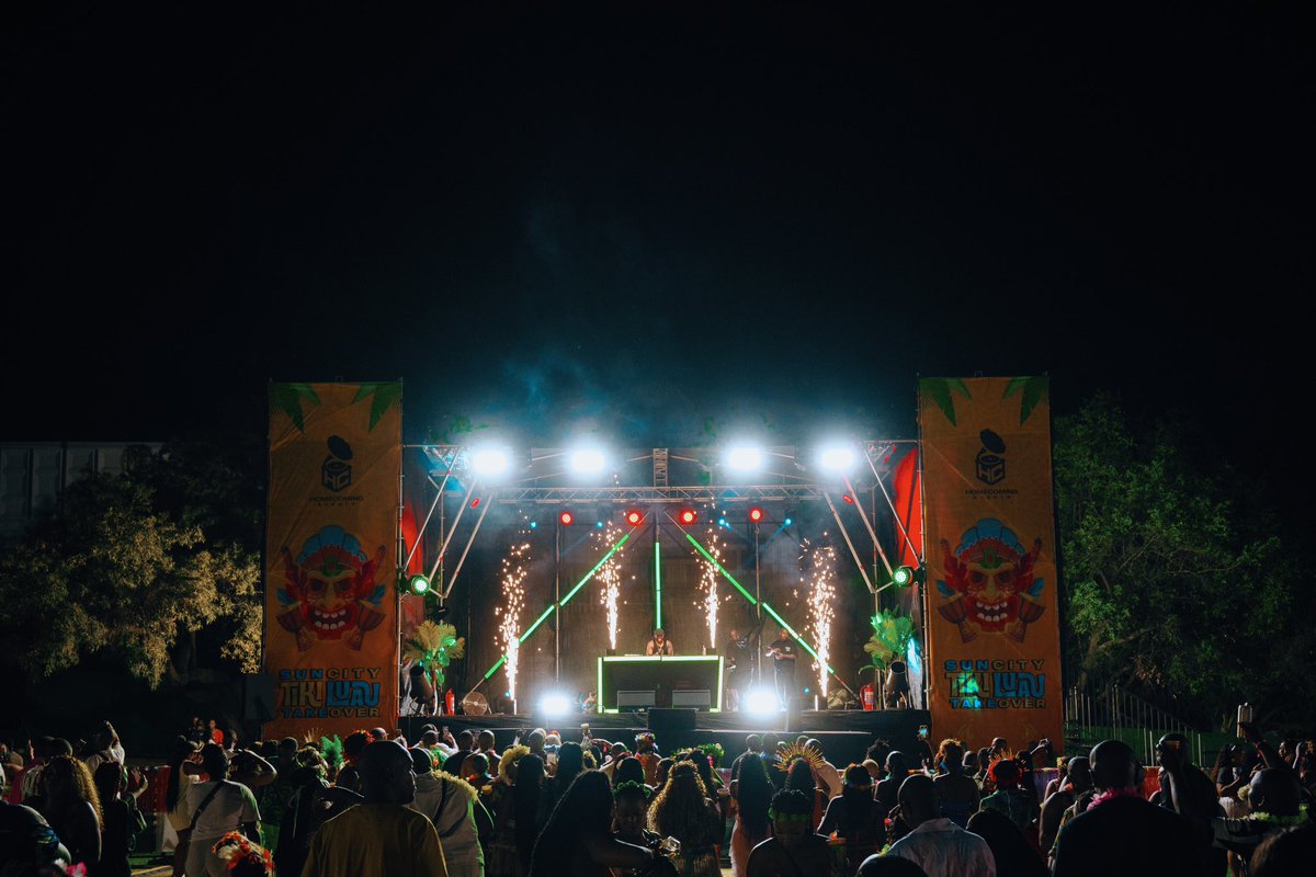 HomeComingEvent's tweet photo. As we make our way back to Pitori, we’re reflecting on an unforgettable #SunCityTakeover 🥹 10 events over 4 days filled with love and the best memories 💫 Thank you to all of our partners, patrons and artists who walked this journey with us ❤️ See you again mid December 🧺 https://t.co/wpNIIXhNAT