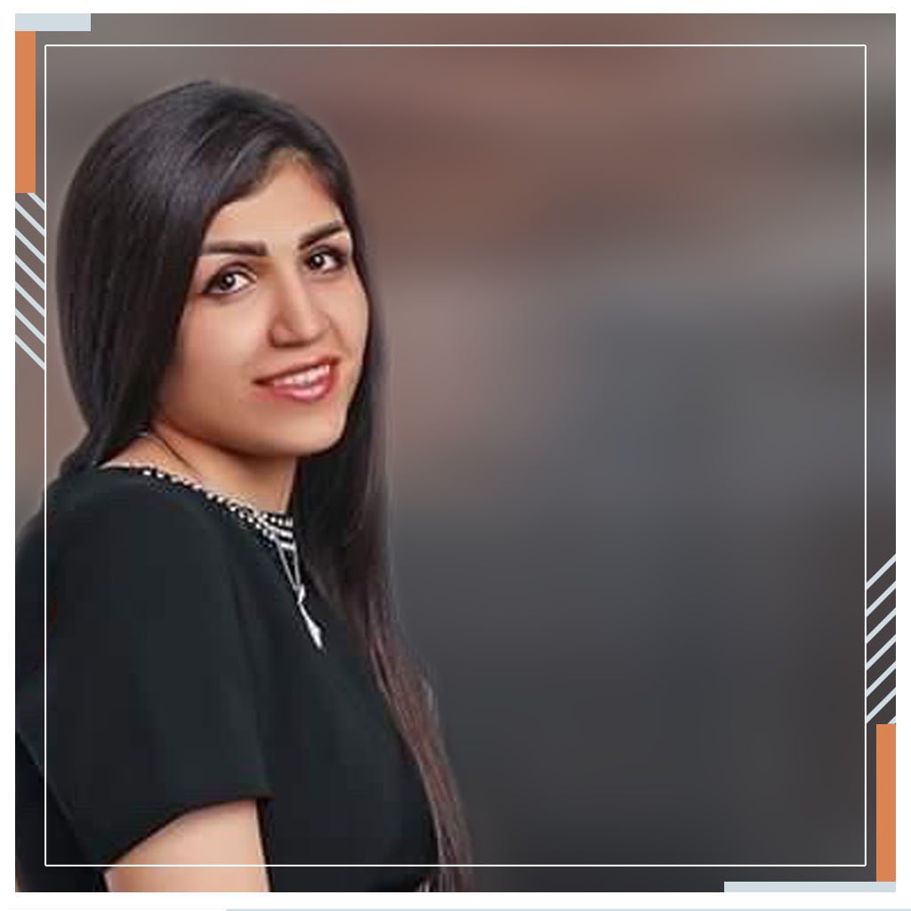 „Sie ist nicht verrückt im Gegenteil“ Verwandte u Freunde veröffentlichen Fotos der Studentin die vom Regime in Teheran festgenommen und in Psychiatrie eingeliefert wurde. „Aho ist nicht nur klug u hatte beste Noten, sie war bei ihren Freunden für ihren Mut u Widerstand bekannt“