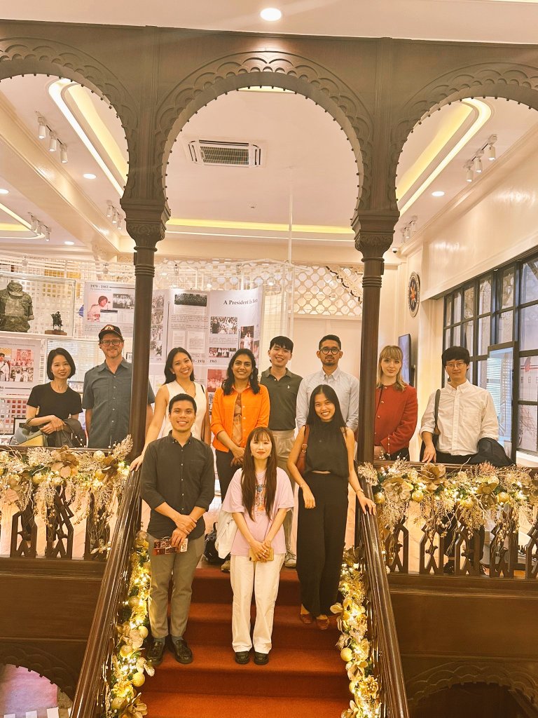 Spent the morning with <a href="/PacificForum/">Pacific Forum</a> Young Leaders touring <a href="/malacananphl/">Malacañang Palace (PHL)</a> in Manila as part of our program for the Manila Dialogue on the South China Sea.

<a href="/ycapsjapan/">YCAPS</a> <a href="/IP_Circle/">Indo Pacific Circle</a> <a href="/IndoPacificSC/">Indo-Pacific Studies Center</a> <a href="/global_oxford/">Oxford Global Society</a>