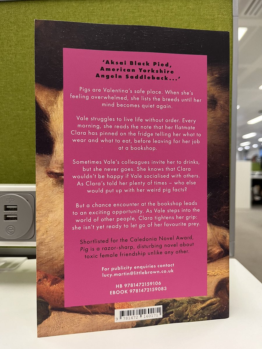 Proofs of the most INCREDIBLE debut novel are in and they look stunning. PIG by Matilde Pratesi is a razor-sharp debut about toxic female friendship. Publishing in May with <a href="/CorsairBooks/">Corsair Books</a> 🐽