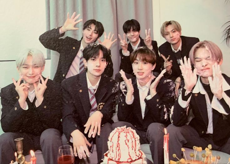 alwayslhee's tweet image. let's get that Bonsang and Daesang! 

1 rt = 1 vote 
I vote for #enhypen on #2024MAMAVOTE