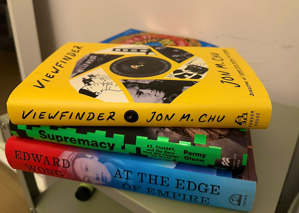 nikkilimhere's tweet photo. Current bedside read: https://t.co/17lbh58eD3