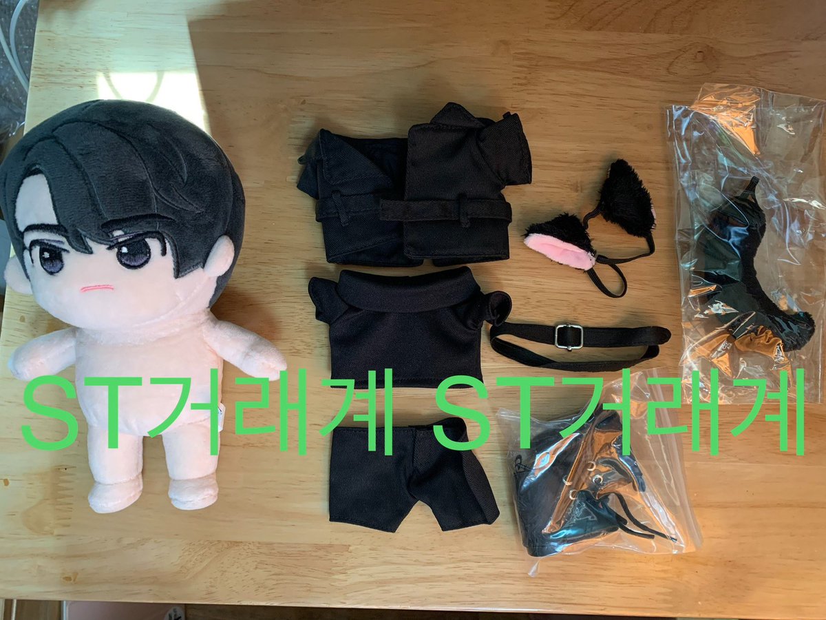 ST_transaction0's tweet photo. 전지적 독자 시점 / 전독시 
유중혁 20cm 인형+옷, 중혁독자/ 중독 키링, 뱃지, 경단

양도, 판매 합니다

1.1번, 2번 사진 (바디+기본의상+만두침낭+차이나드레스+스마트폰?) - 운포: 5.65
2.3번: 3.8
3.4번: 개당 0.8

*공지 확인 후 문의 주세요 https://t.co/hEY11Qy4aP