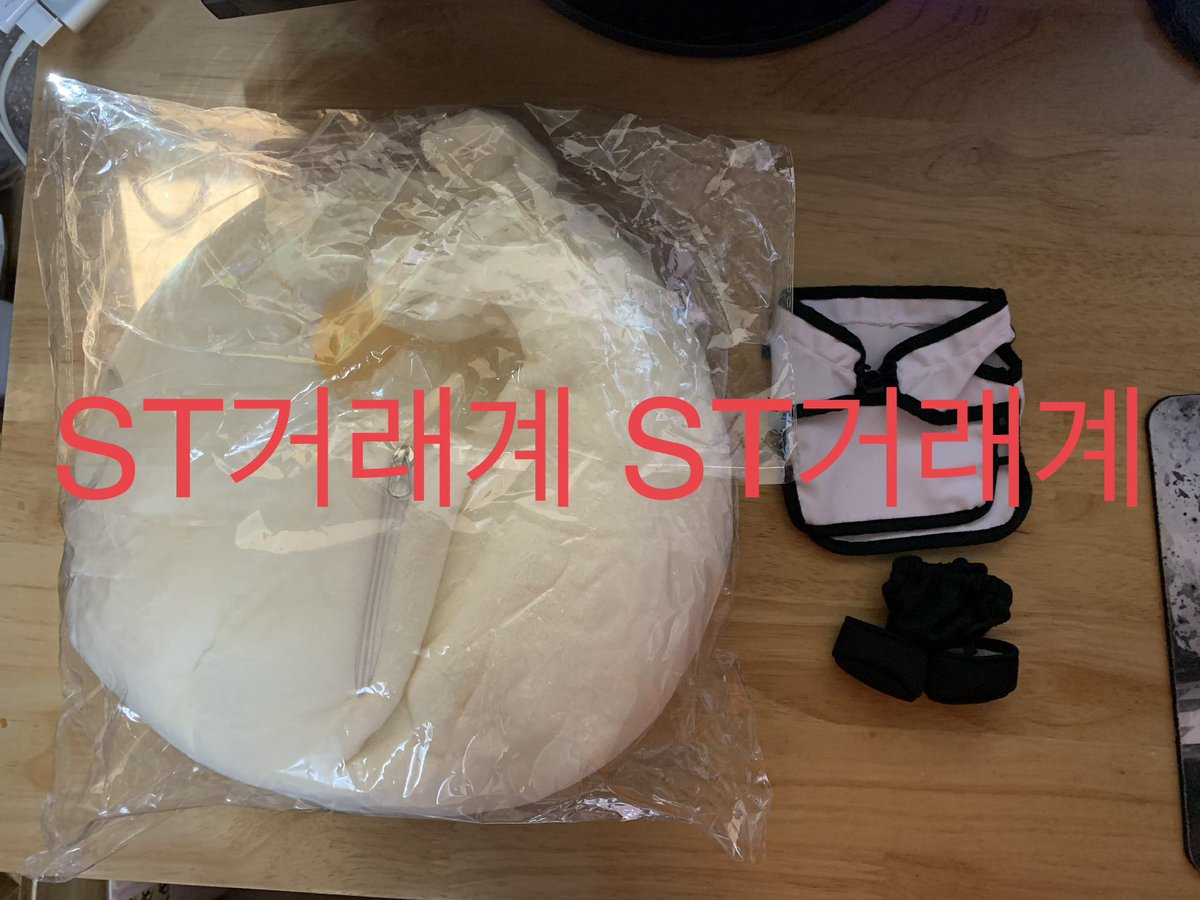 ST_transaction0's tweet photo. 전지적 독자 시점 / 전독시 
유중혁 20cm 인형+옷, 중혁독자/ 중독 키링, 뱃지, 경단

양도, 판매 합니다

1.1번, 2번 사진 (바디+기본의상+만두침낭+차이나드레스+스마트폰?) - 운포: 5.65
2.3번: 3.8
3.4번: 개당 0.8

*공지 확인 후 문의 주세요 https://t.co/hEY11Qy4aP