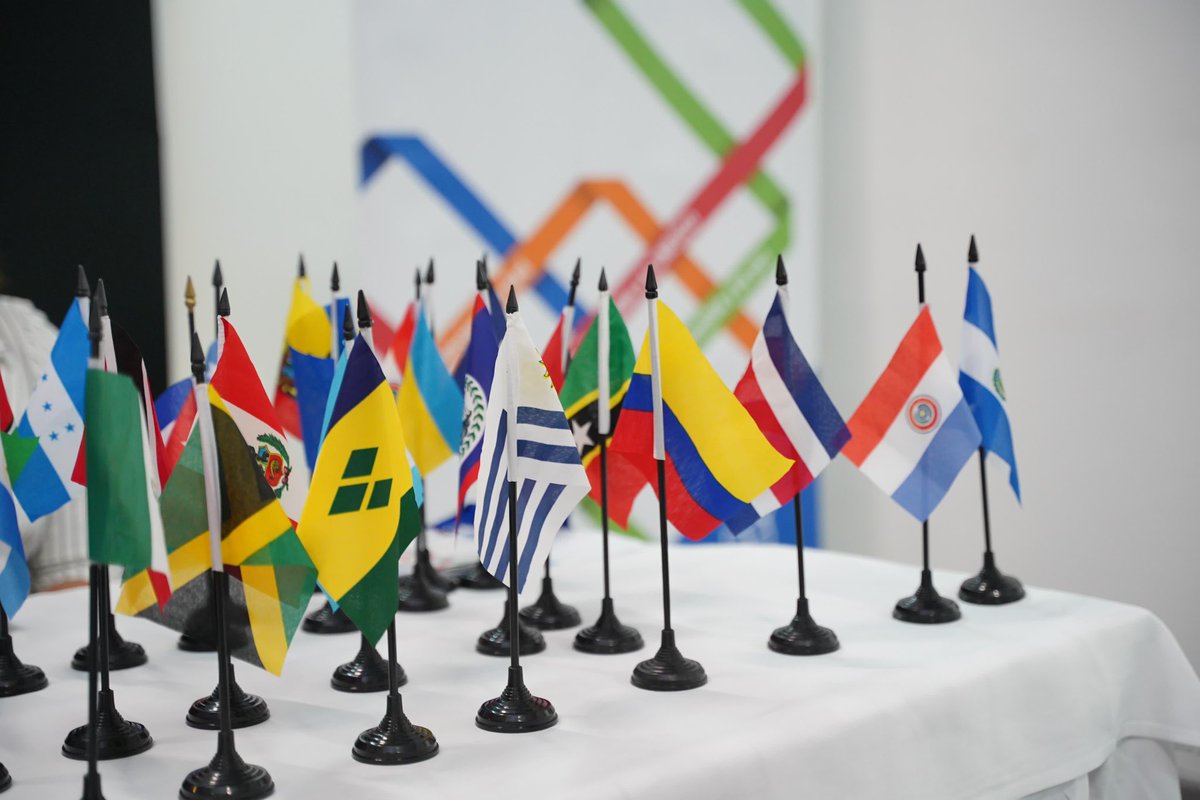 EducacionRDo's tweet photo. Los países de la #RedPEA son:
1. Saint Vincent
2. Aruba
3. Curazao
4. Cuba
5. Saint Lucía
6. San Martin
7. Honduras
8. Guatemala
9. Costa Rica
10. Nicaragua
11. Ecuador
12. Brazil
13. Chile
14. Guyana
15. Trinidad y Tobago
16. Venezuela
17. Jamaica https://t.co/QzP5LgPGqh