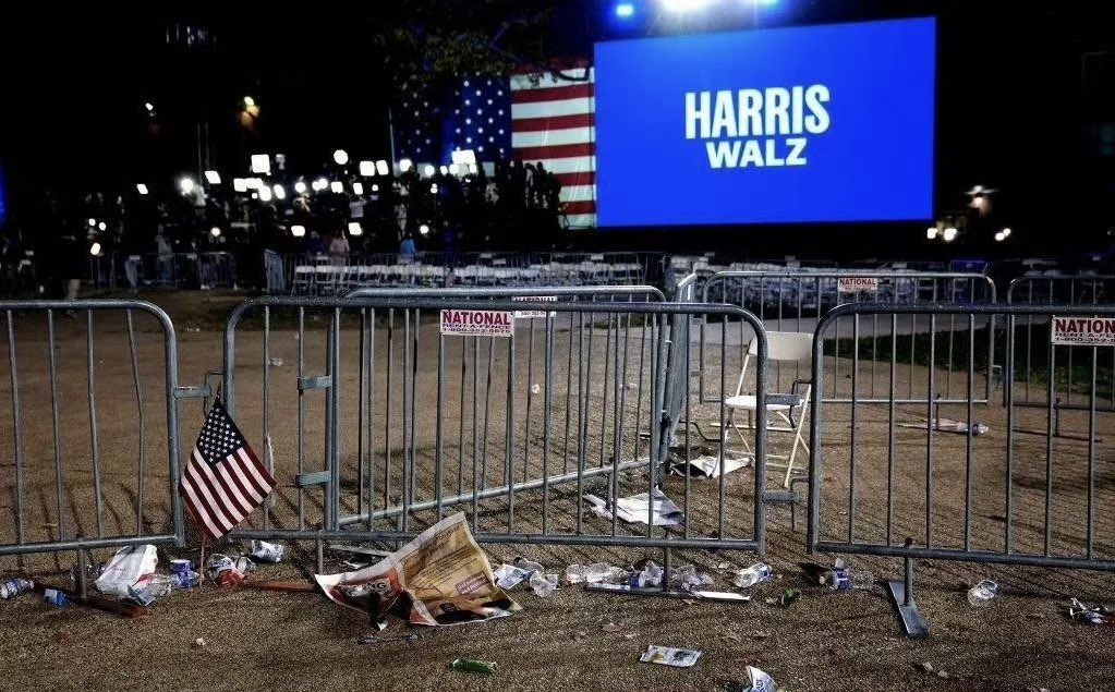 Rogers198381's tweet photo. @america Harris where Harris was scheduled to give her victory speech: a mess. Harris has not yet publicly conceded defeat.
Why did they lose the presidential election and dare not face reality? And they made such a bad venue. https://t.co/KmsebX3Kth