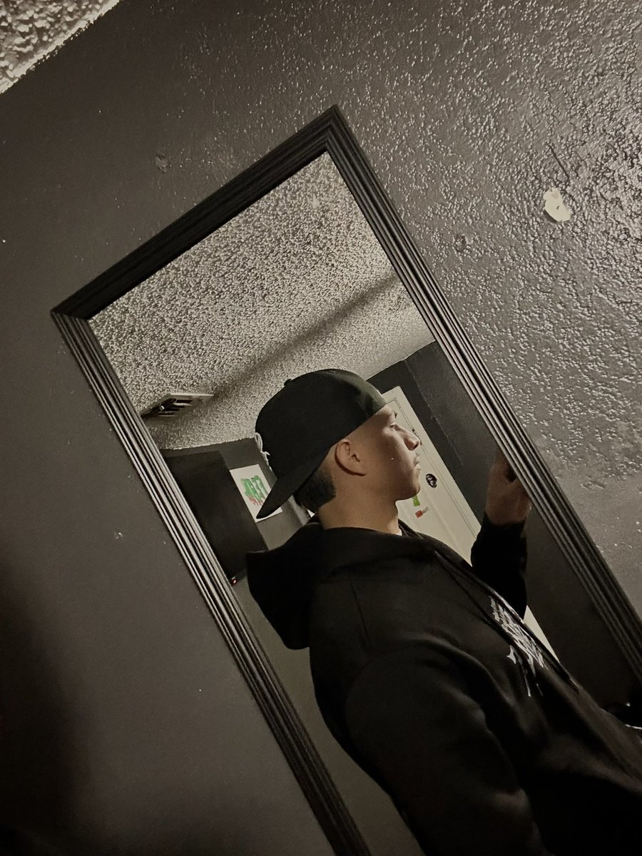 2xSebastian's tweet photo. nueva vida https://t.co/Q1ahhmNvzy