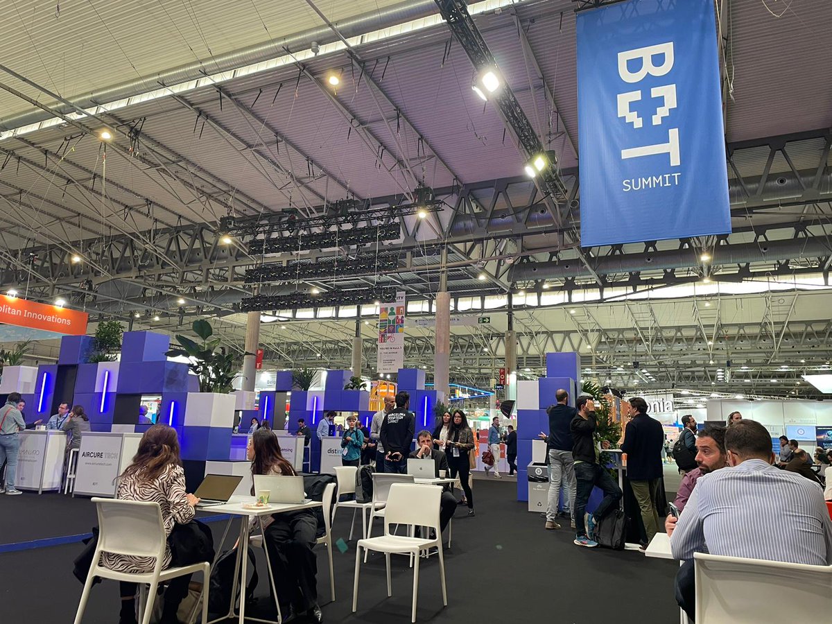 Wayra's tweet image. 🚀 En el #BarcelonaDeepTechSummit, un evento lleno de innovación y tecnología disruptiva. Nos reunimos con startups y participamos en sesiones de inversión con fondos especializados en #DeepTech.🌐 ¡Seguimos avanzando hacia el futuro de la tecnología!💡