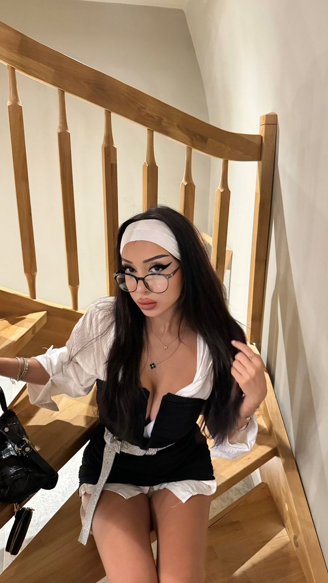 Herkes yerine gecsin Helin Geçer geri döndüü :d