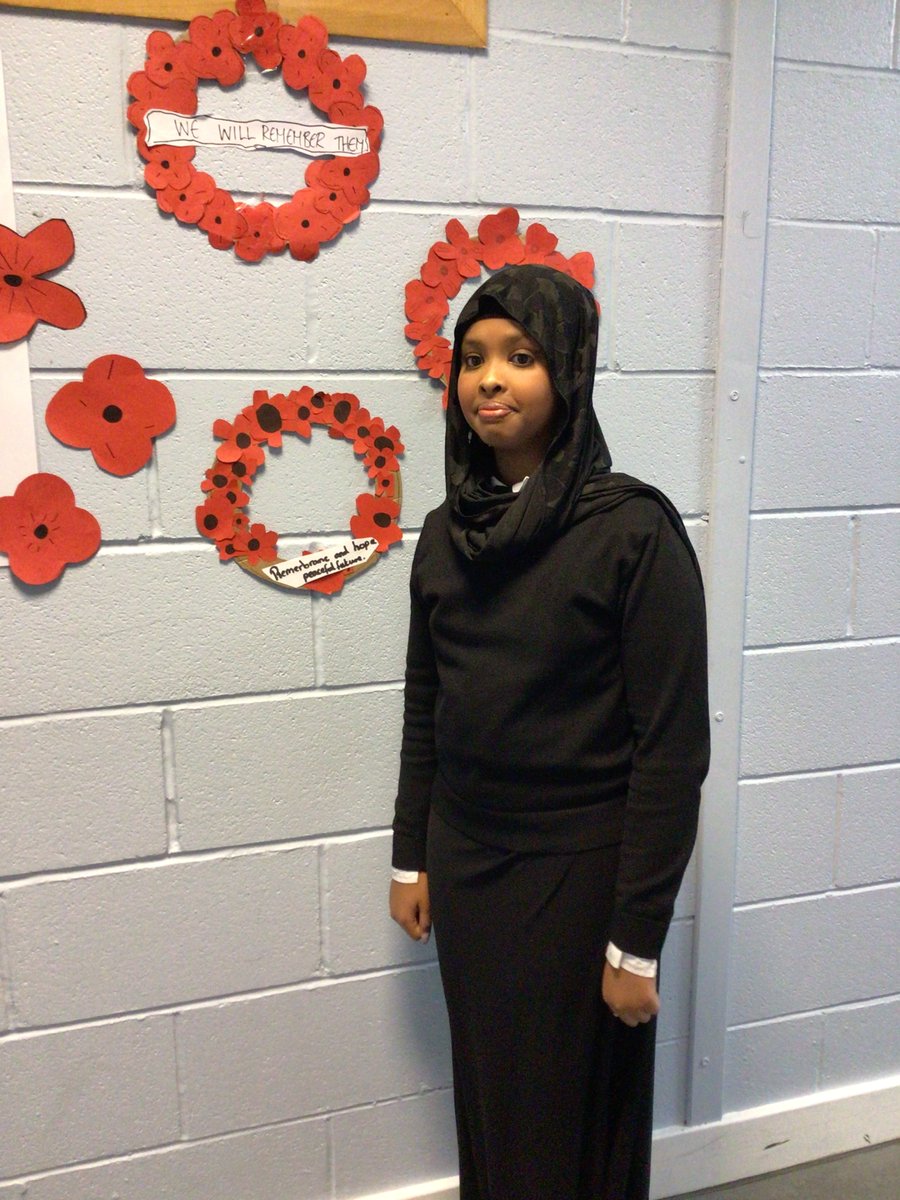 Our wonderful S1 pupils have been making poppy wreaths and studying war poetry ahead of Armistice Day. Great work, folks! 👏