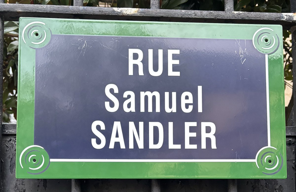 Samuel Sandler <a href="/versailles/">Versailles</a> en l’honneur de cet homme merveilleux une rue qui fait le pont entre la Synagogue et l’église Sainte Jeanne d’Arc