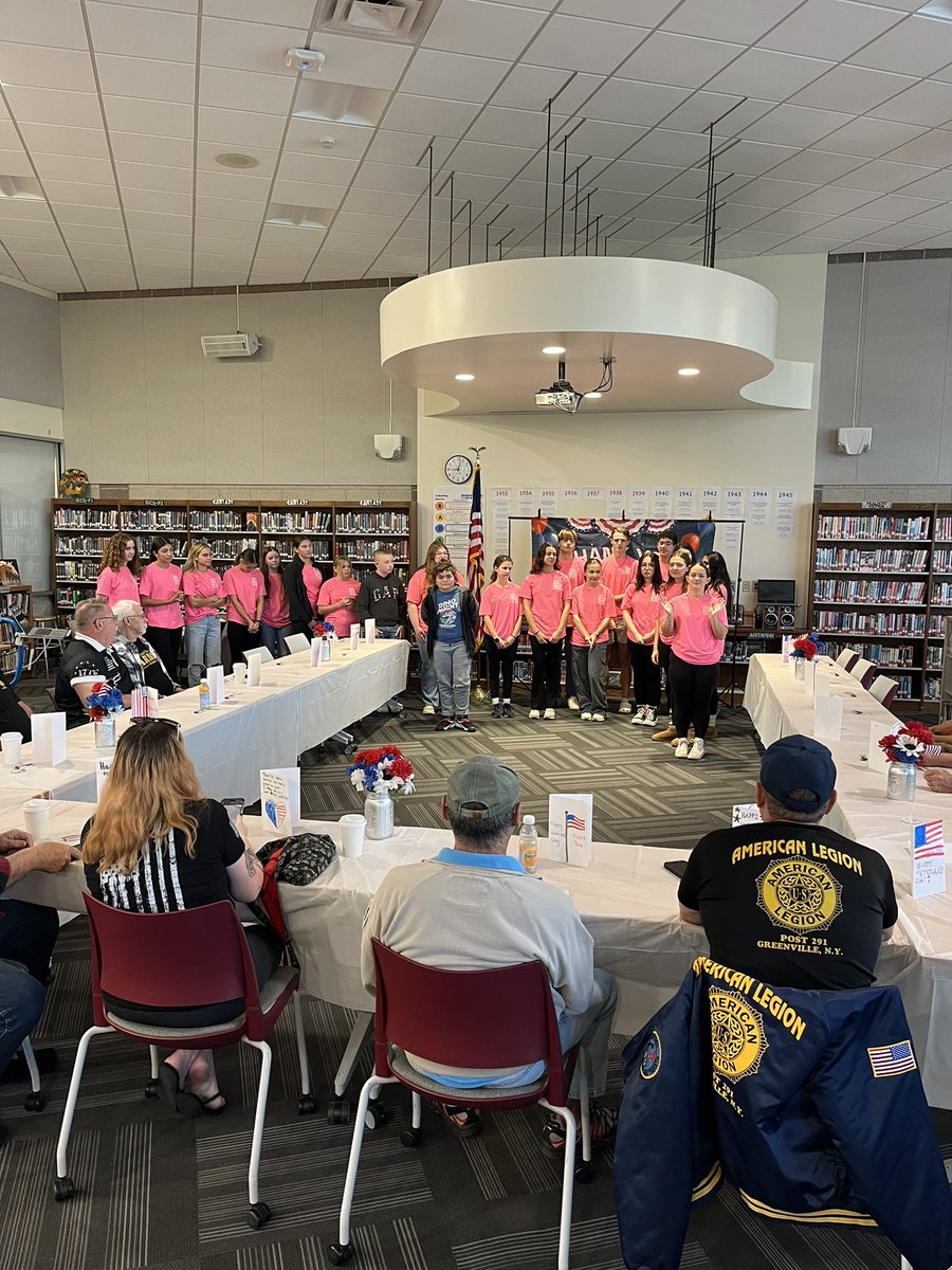MikeBennett1759's tweet image. It was a nice turnout of veterans at @GreenvilleCSD MS/HS this morning. Our student council honored our veterans with a breakfast. Also, thank you to the Greene County American Legion for the recognition! Thank you to all our folks who serve!