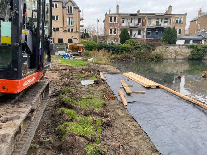 Jimanderinagain's tweet photo. Firework detritus removed from Easter Craiglockhart Hill this morning

Area looks great and there’s lots to see now the leaves are down

Pontoon work is moving along but wood has been delayed https://t.co/rWlAnwOwME