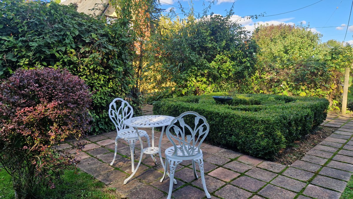Abbey_Retreat's tweet photo. Time for tea #burystedmunds #lavenham #holidaycottage #holiday #staycation #hottub #thatched #countryliving #suffolk #holidaywithkids https://t.co/dui6zyvszi