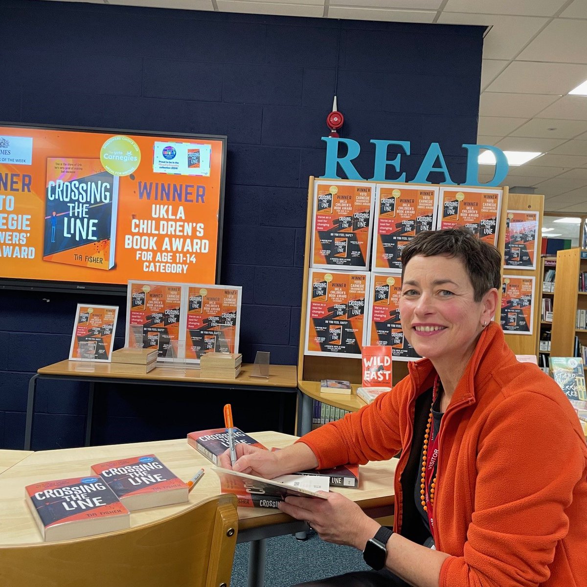 ChorltonHighLib's tweet image. Thank you @tiafisher_ for coming to @chorltonhigh to tell Year 9's your story and what led you to write #Crossingtheline Let's hear it for #Narrativeverse the Pringle equivalent of reading. You read one page and before you can stop, you've read it all! 😆
@MEAcad  @ProspereTrust