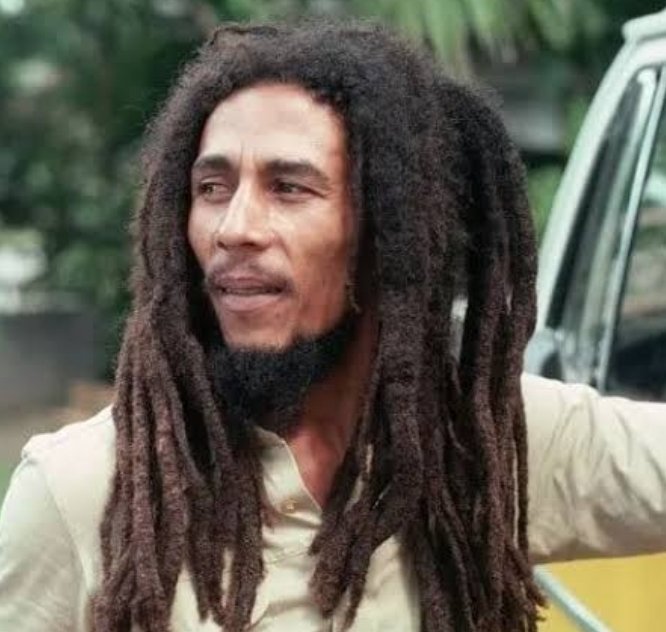 Bu ikili arasındaki isim benzerliğini yeni anladım😁
Mob-Bob Marley

Pıttık
Beşiktaş -Malmö
#DonaldTrump