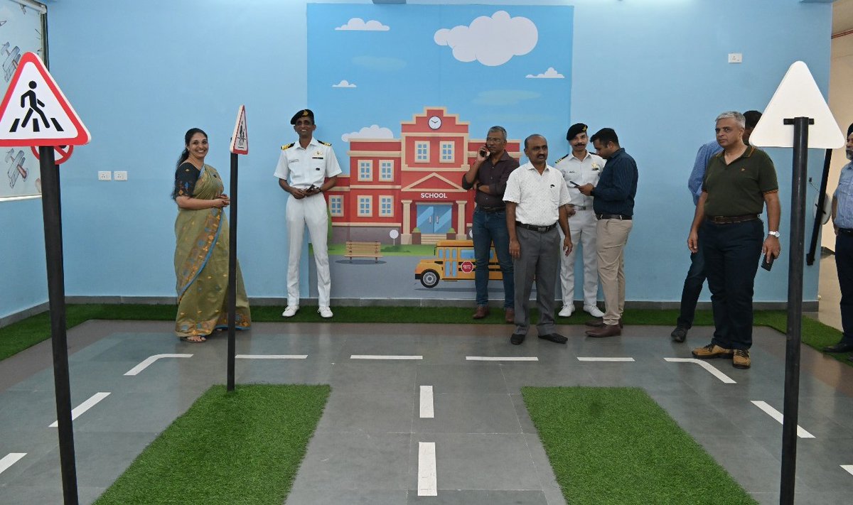IN_NKGMumbai's tweet image. Delegates attending #SCW24/2 explored vibrant, engaging facilities at #NKGColaba! The school showcased innovative spaces designed for young minds featuring #SmartClassrooms, a hands-on #TrafficPark, a thrilling #ObstacleCourse! &amp;amp; a walk-in #Aviary #FutureReady #InspiringEducation