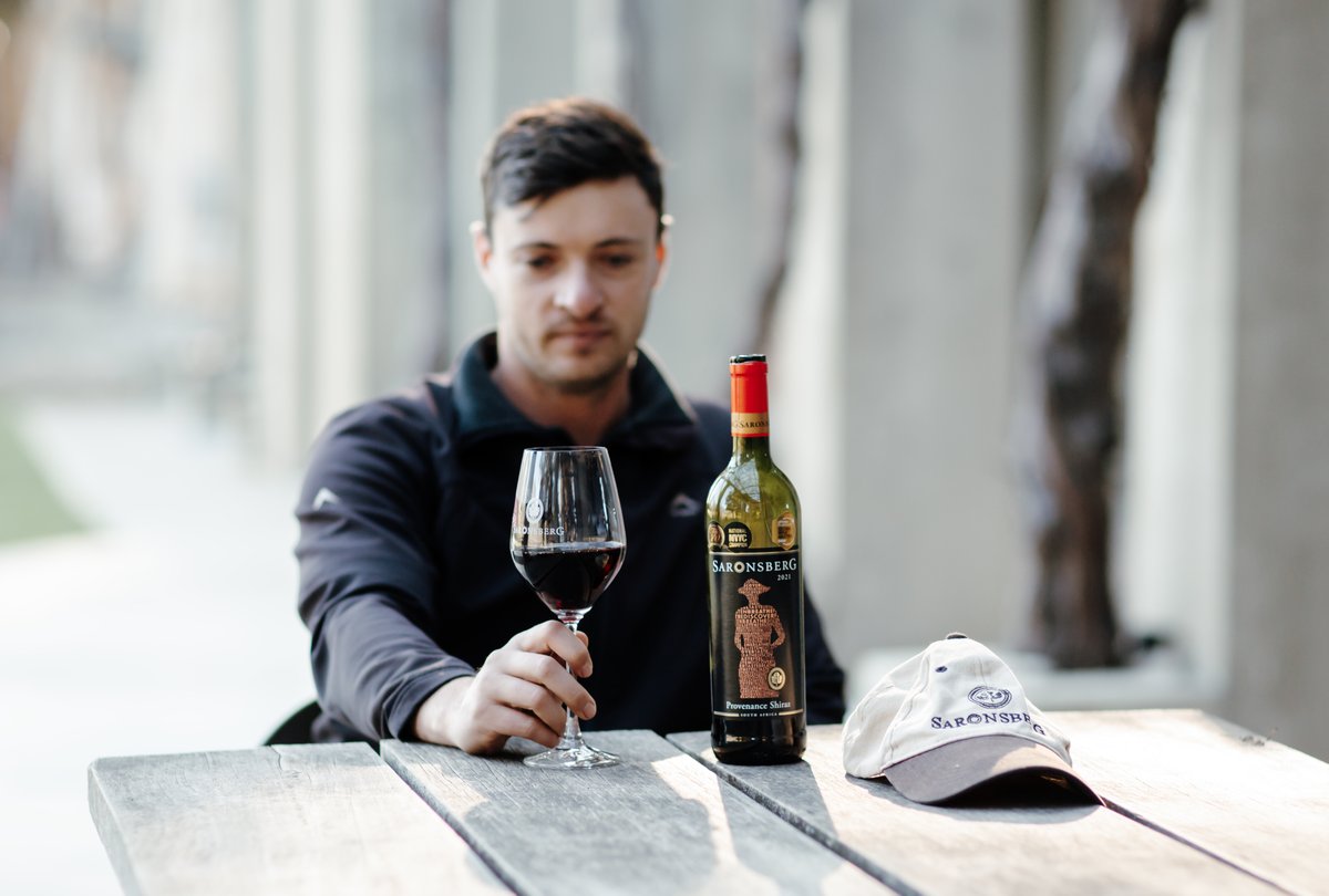 Saronsberg's tweet image. End your day with Saronsberg Provenance Shiraz 🍷✨ Rich and smooth, perfect for unwinding. Shop here  👉 ow.ly/ATQ550TYSOE 
#saronsberg #tulbagh #capewinelands #redwinelovers #winelover #cheerstothat #winelife #winewednesday #provenanceshiraz