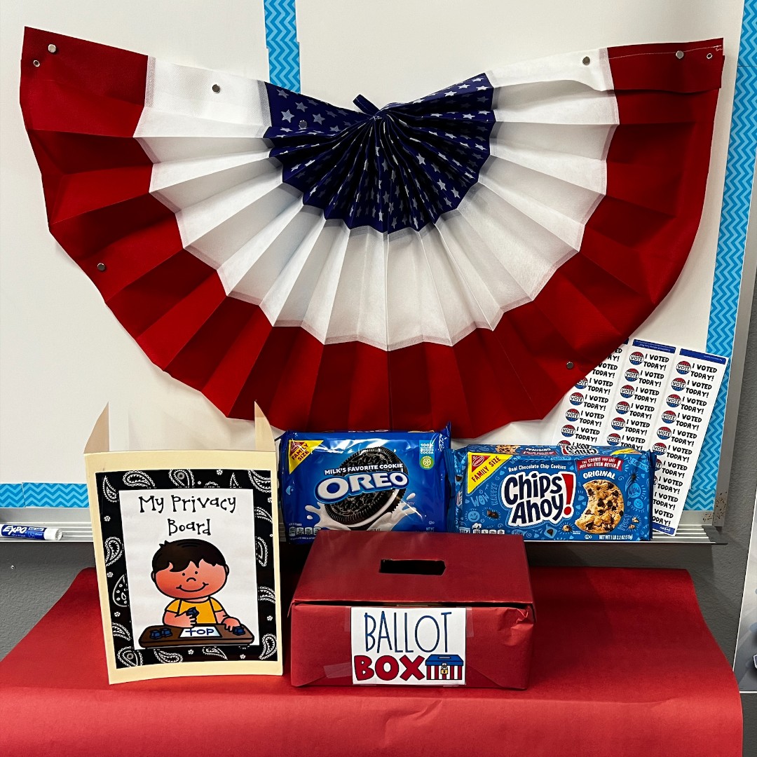 HopiSUSD's tweet image. Big decisions in Mrs. Wach's Kindergarten class yesterday.  Cookie Election - Oreo vs. Chips Ahoy.
#HopiHawkSoar #BecauseKids #ElevateExcellence