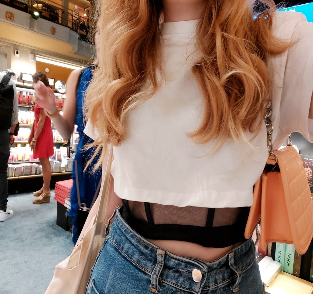 minushka tweet media