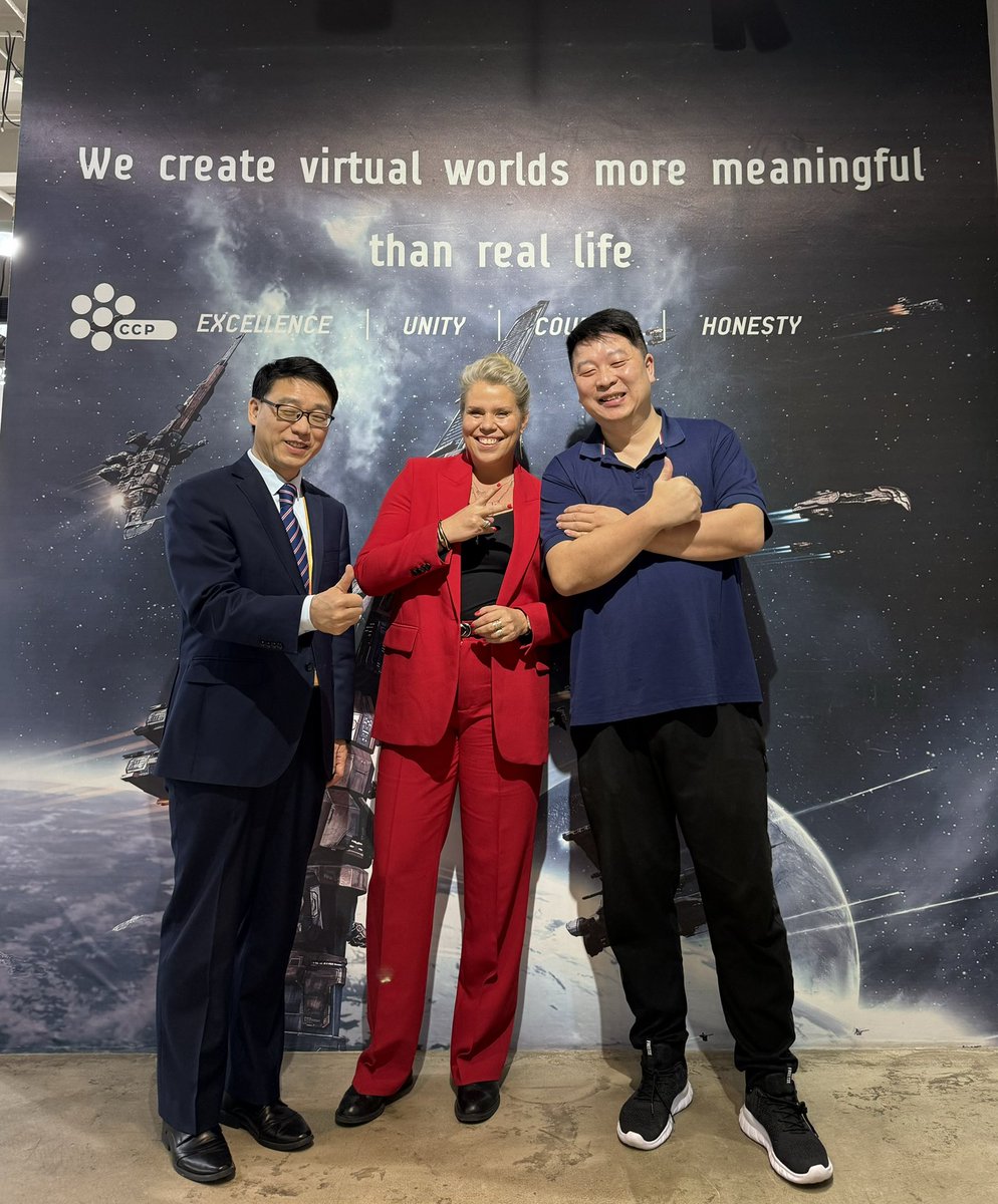 Had the pleasure to visit thriving Icelandic businesses in Shanghai this week. Thank you @CCP, IS Seafood, <a href="/Marel/">Mary</a> &amp; @Ossur for the warm welcome! And fantastic dinner with the Icelandic Business Forum tonight - wish you all success at the CIIE Import Expo this week 🇮🇸🇨🇳