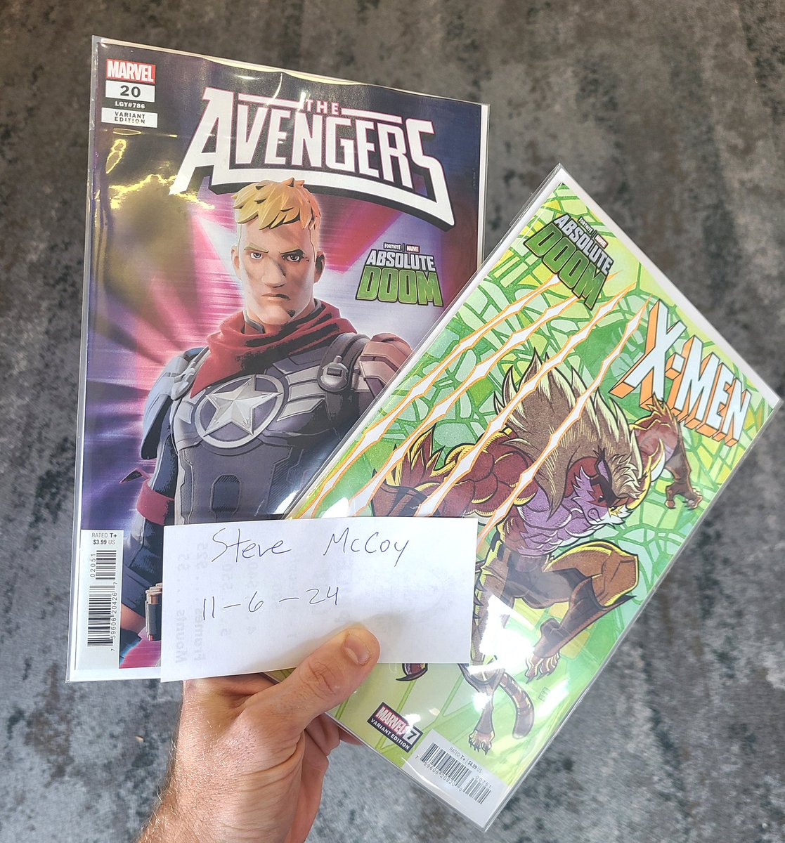 Famous_player_'s tweet image. Giving away one of these two tomorrow on Facebook Live! Who would you pick? #jonsey #meowtooth