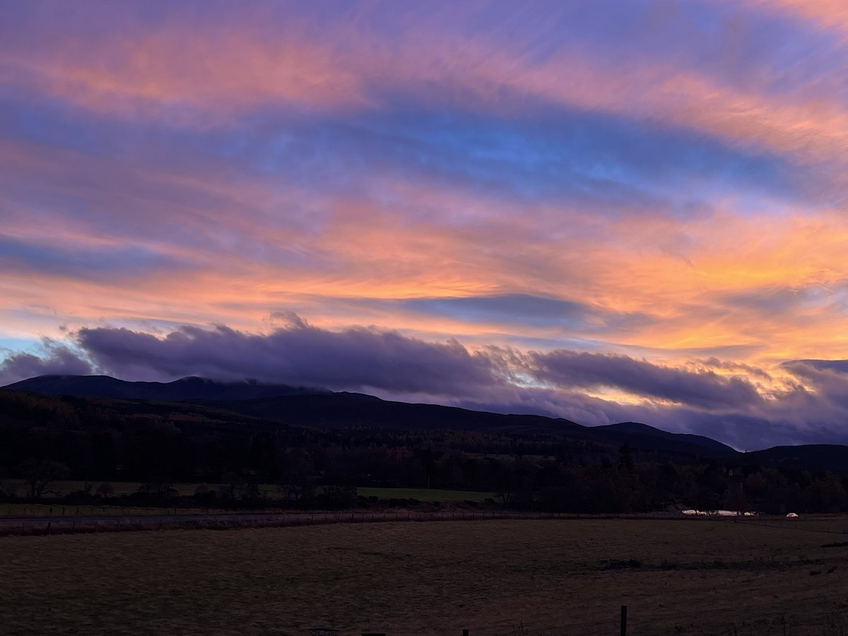 Stunning skies around 4.30pm ❤️#cairngorms #ballater #sunsets #scotland