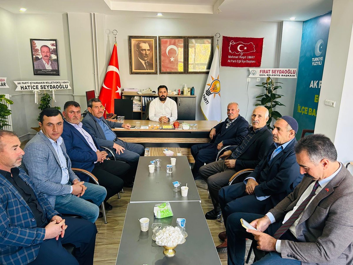 Eğil ilçe Başkanımız Mehmet Reşit UMAY 'ı Belediye meclis üyelerimiz ve muhtarlarımız ilçe başkanlığımızda ziyaret ettiler. ziyaretleri için teşekkür ediyoruz. <a href="/resit_umay/">Mehmet Reşit UMAY</a>