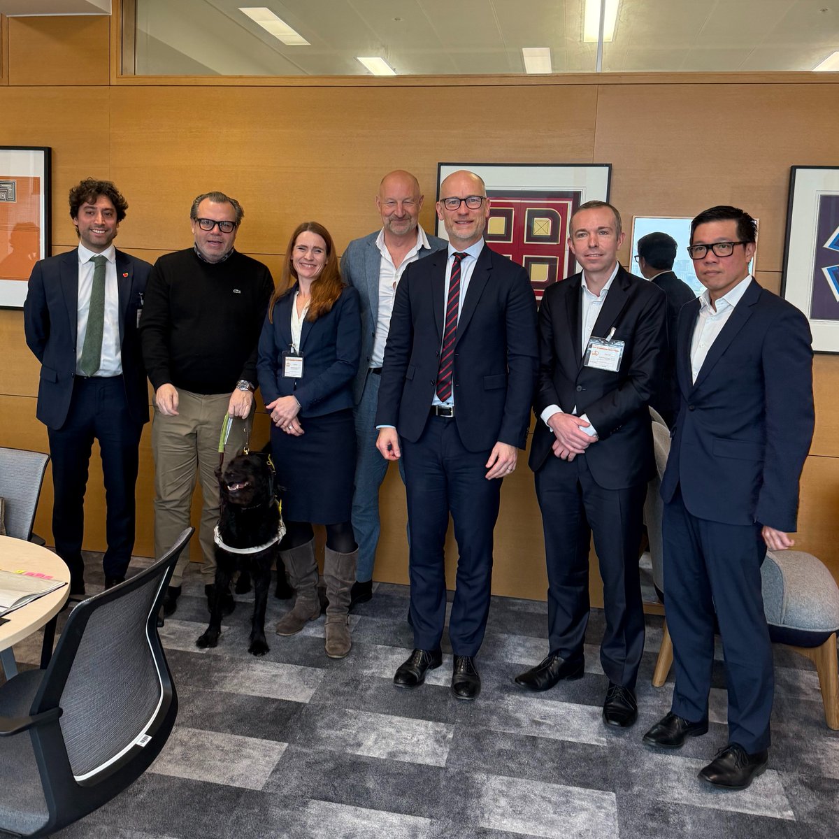 As part of #TheEyesHaveIt partnership, we met with Minister Stephen Kinnock today to discuss how we can work together to meet the challenges within eye care. 

There were 608,000 people waiting for their first consultant-led ophthalmology treatment in England as of August 2024.