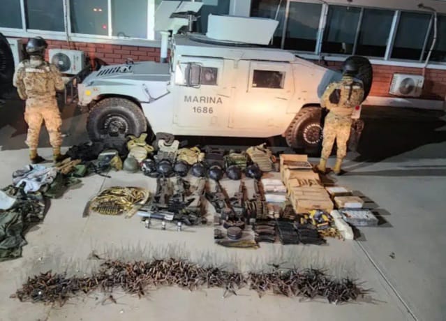 JesusColio's tweet photo. #Culiacán #Sinaloa
#Culiacanazo
Por conducto de la Octava Región Naval, en coordinación con personal de Infantería de @SEMAR_mx Marina, se localizó el arsenal en inmediaciones de los poblados de #Guamuchilera, #Alcoyonky, #Talayote, los Vasitos y la Flecha, #Culiacán https://t.co/BUXX1H26iS